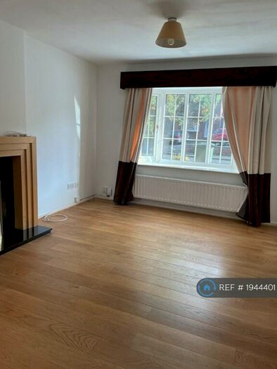 3 Bedroom Semi-Detached House To Rent In Oakdene Way, Leeds, LS17