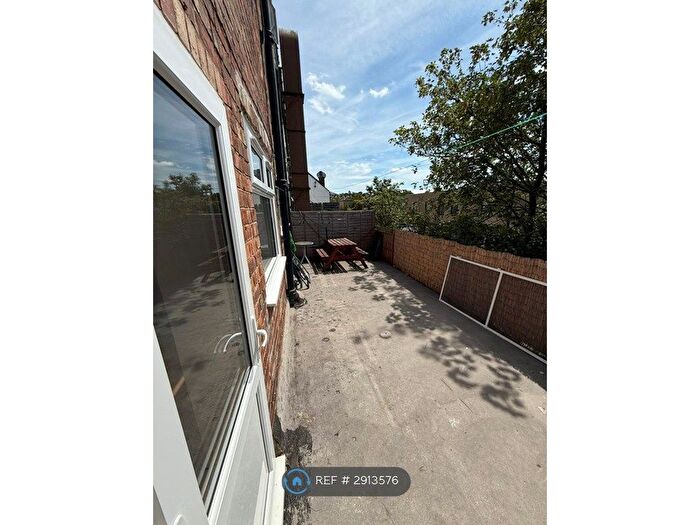 2 Bedroom Flat To Rent In Bromley Hill, Bromley, BR1