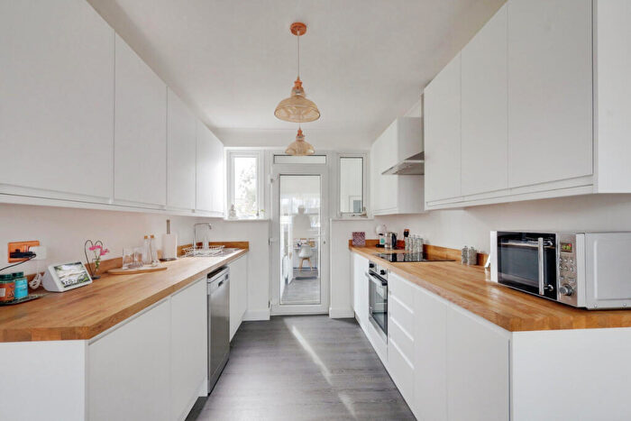 3 Bedroom Terraced House For Sale In Lodge Close, Rayleigh, SS6