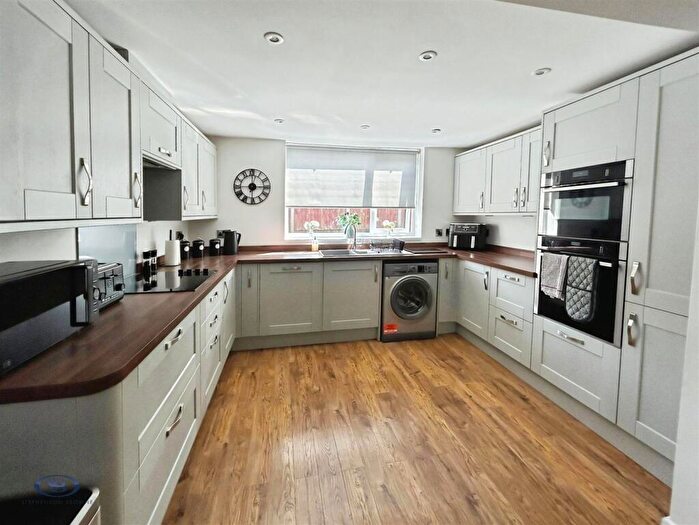 2 Bedroom Bungalow To Rent In Brandon Grove, Stoke-On-Trent, ST4