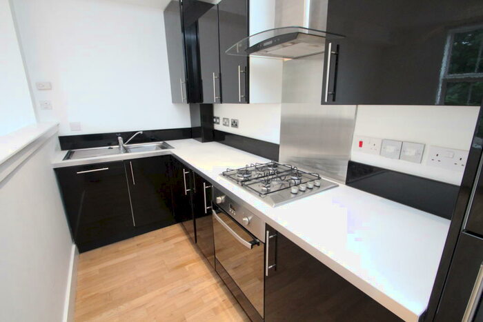 2 Bedroom Apartment To Rent In Campden Road, South Croydon, CR2
