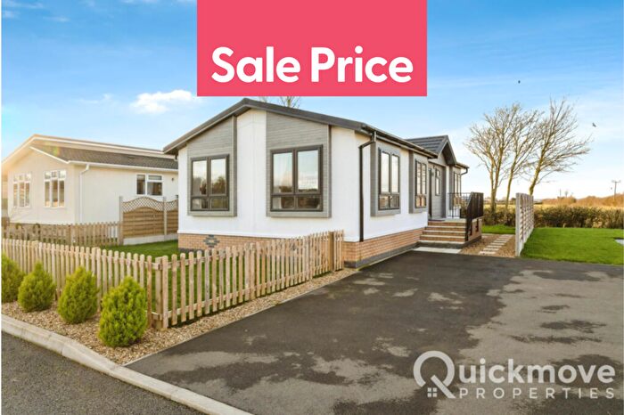 2 Bedroom Park Home For Sale In Kettering, Northamptonshire, NN14