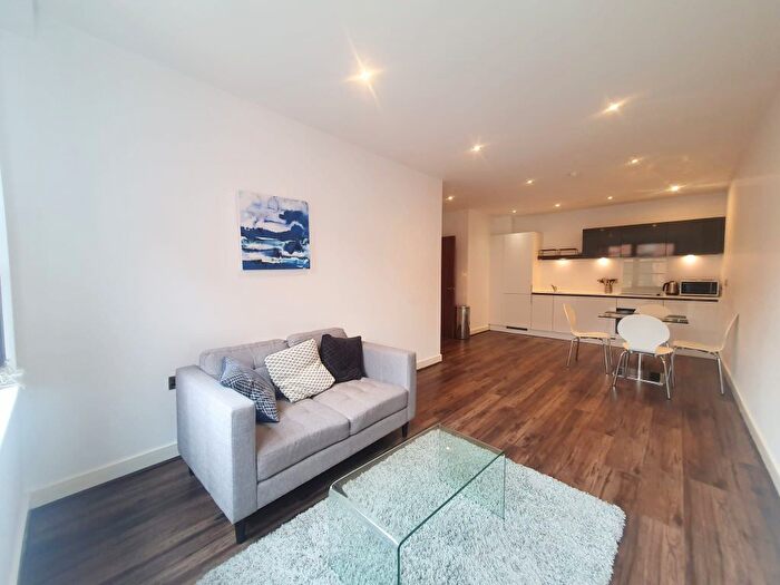 2 Bedroom Flat To Rent In Kettleworks, Pope Street, Birmingham, West Midlands, B1