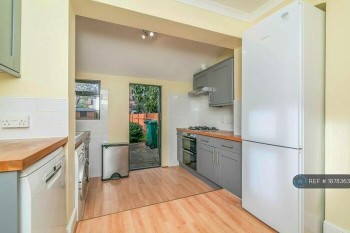 3 Bedroom End Of Terrace House To Rent In Elmfield Road, London, N2