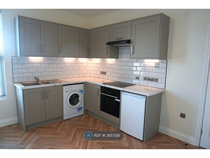 2 Bedroom Flat To Rent In Ewell Road, Surbiton, KT6