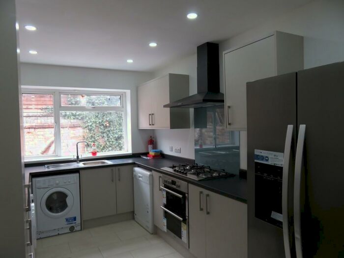 6 Bedroom Terraced House To Rent In Willoughby Avenue, Nottingham, NG7