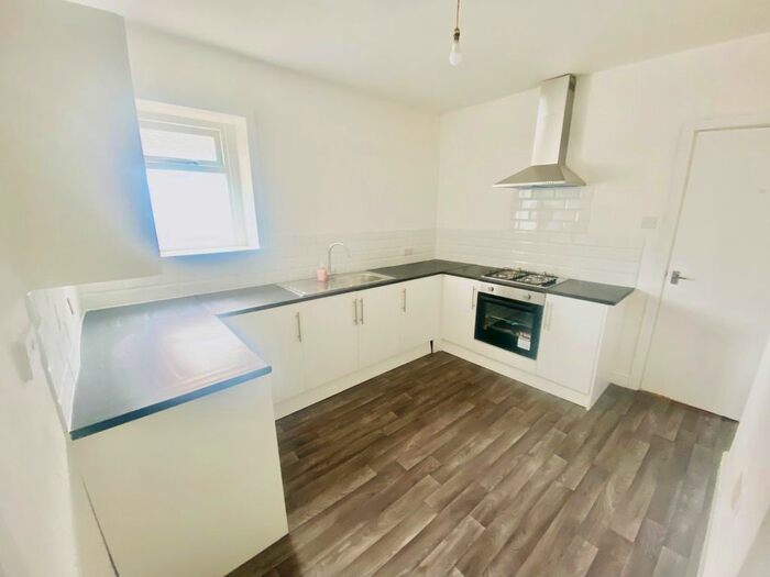 3 Bedroom Flat To Rent In Barry Road, Barry CF63