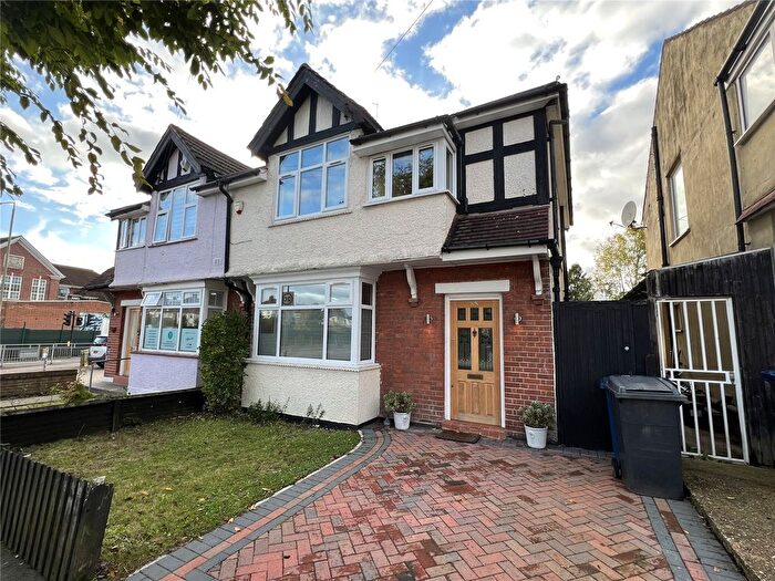 3 Bedroom Semi-Detached House To Rent In Cedar Lawn Avenue, Barnet, Hertfordshire, EN5