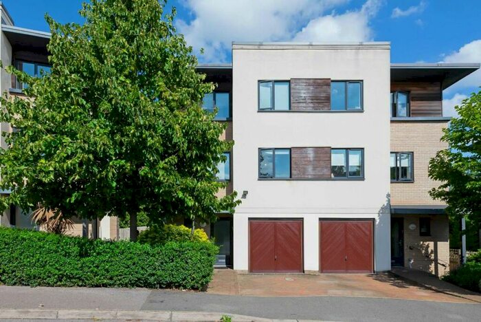 4 Bedroom House To Rent In Thirleby Road, Mill Hill, NW7