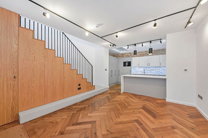 1 Bedroom Town House To Rent In Denbigh Close, London, W11