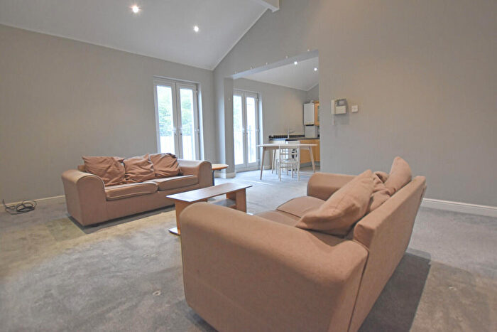 2 Bedroom Apartment To Rent In - Mansfield Road, Mapperley Park, NG5