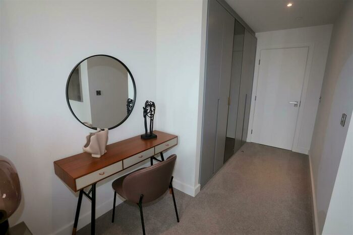 2 Bedroom Apartment To Rent In Deansgate Square, Owen Street, M15
