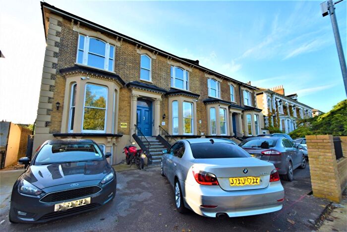 2 Bedroom Flat To Rent In Overcliffe, Gravesend, DA11