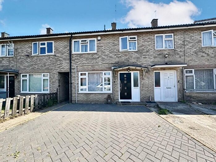 3 Bedroom Terraced House For Sale In Sycamore Road, Houghton Regis, Dunstable, LU5