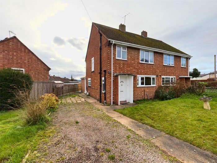 3 Bedroom Semi-Detached House To Rent In Avon Road, Worcester, WR4