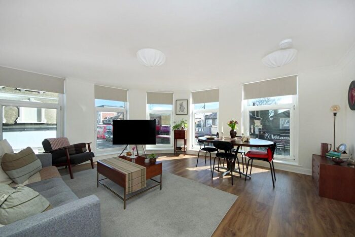 2 Bedroom Flat For Sale In Hartington Road, London, W13