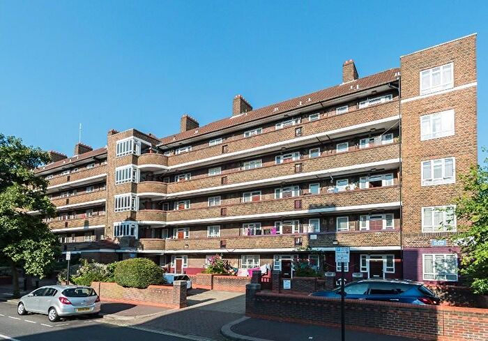 2 Bedroom Flat For Sale In Flat Phipps House, White City Estate, Shepherd's Bush, London, W12