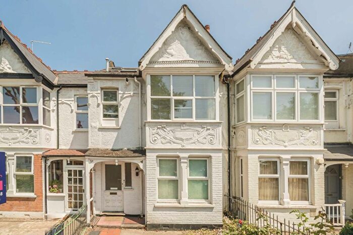 3 Bedroom Flat To Rent In Northfield Avenue, Northfields, W13