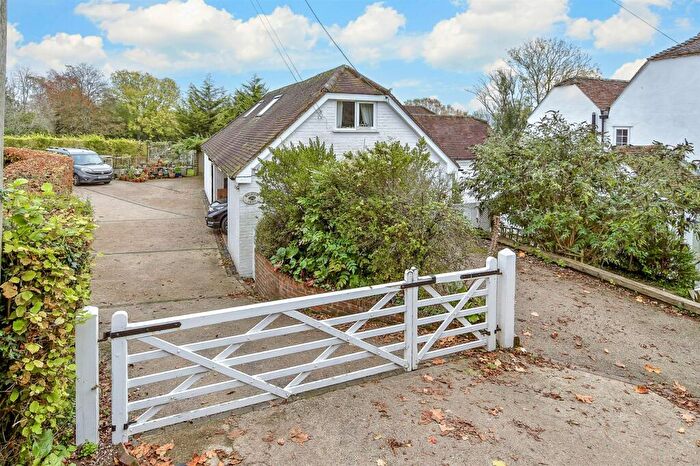 3 Bedroom Chalet For Sale In Mulberry Hill, Chilham, Canterbury, Kent, CT4