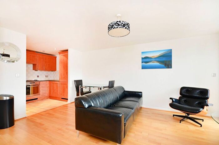 2 Bedroom Flat For Sale In Broadway, Ealing, London, W13
