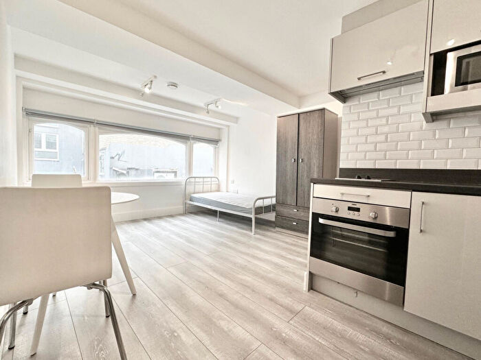 Flat To Rent In Drakes Courtyard, NW6