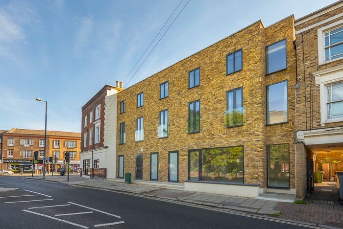 2 Bedroom Flat To Rent In Queens Road, Teddington, TW11