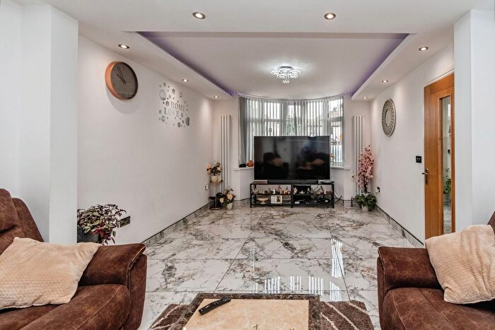 3 Bedroom Semi-detached House For Sale In Mill Lane, Wednesfield, Wolverhampton, West Midlands, WV11