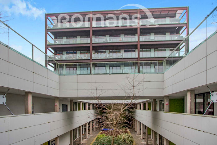 Studio To Rent In Lake Shore, BS13