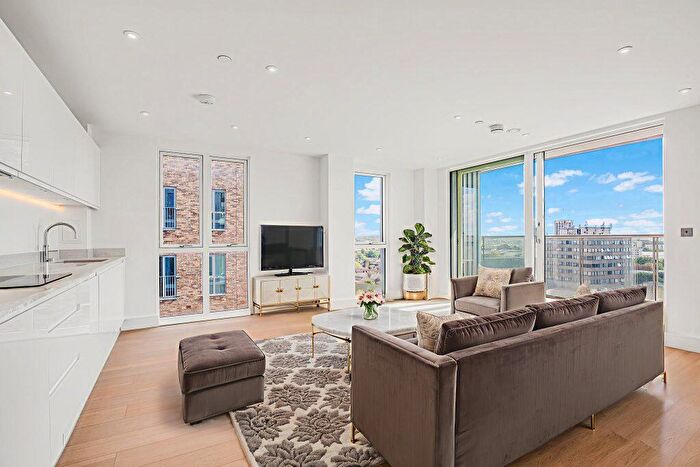 2 Bedroom Flat To Rent In Yelverton Road, Battersea, SW11