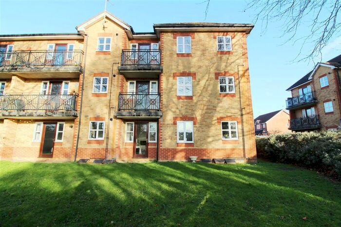 2 Bedroom Flat To Rent In Elliotts Way, Caversham, Reading, RG4