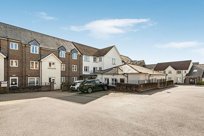 2 Bedroom Apartment For Sale In Saxon Court, Bicester, OX26