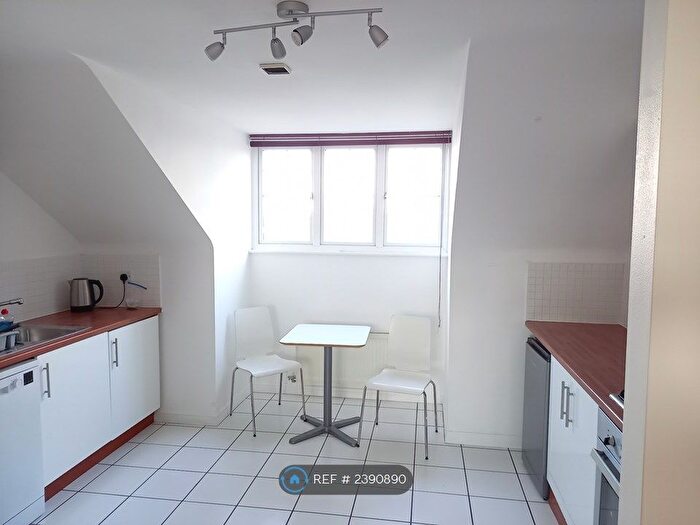 1 Bedroom Flat To Rent In Ansell Court, Warwick, CV34