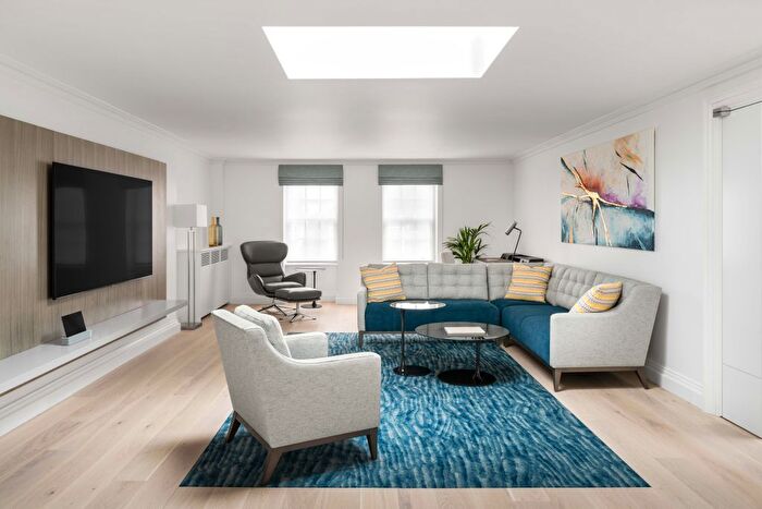 3 Bedroom Flat To Rent In Hertford, London, W1J