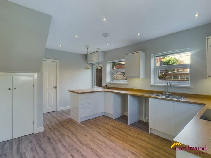 3 Bedroom Semi-Detached House To Rent In Hunters Way, Penkhull, ST4