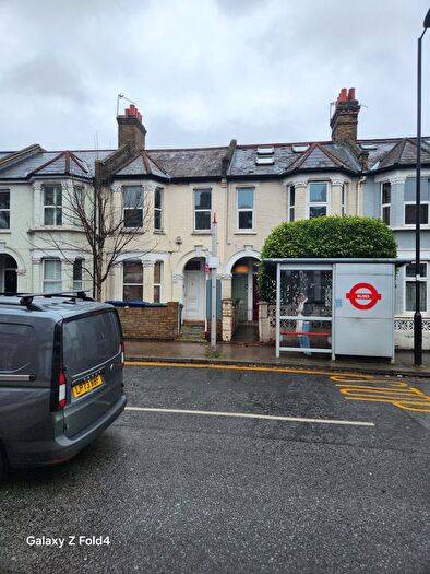 2 Bedroom Flat To Rent In Acton Lane, London, W3