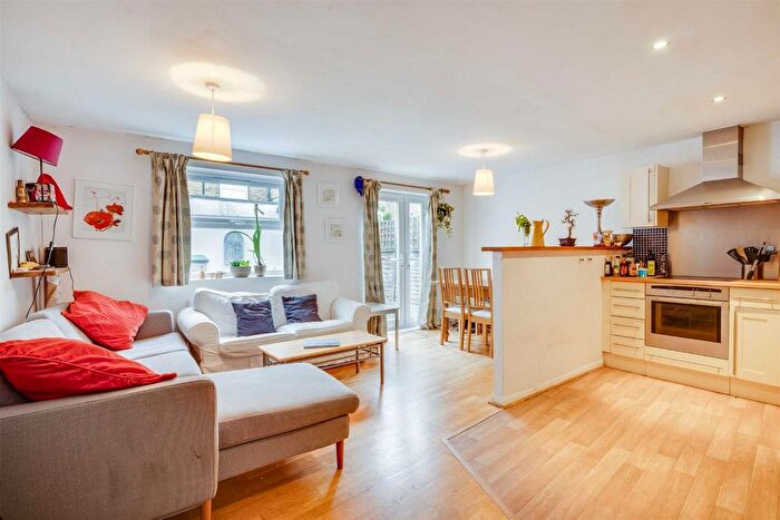 2 Bedroom Flat For Sale In Gilden Crescent, Chalk Farm, NW5