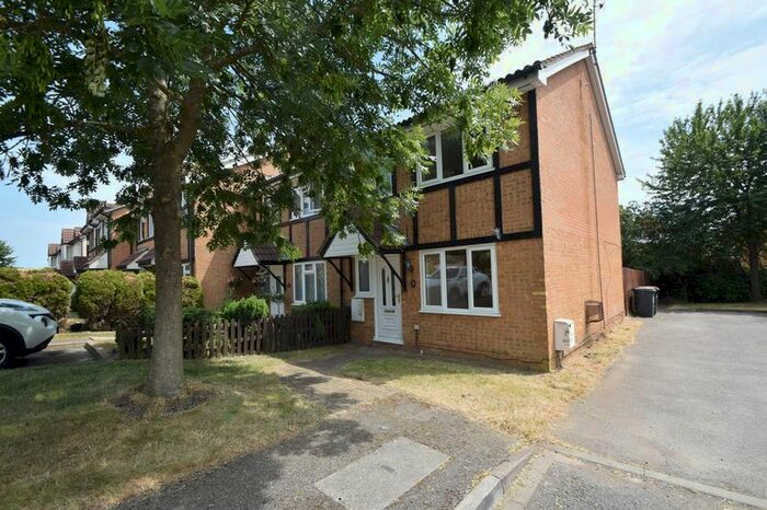 3 Bedroom End Of Terrace House To Rent In Farmbrook, Luton, LU2
