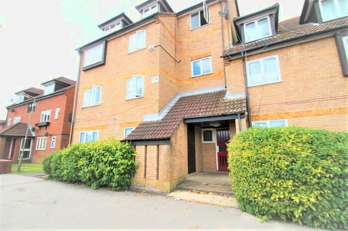 1 Bedroom Flat To Rent In Springwood Crescent, Edgware, HA8