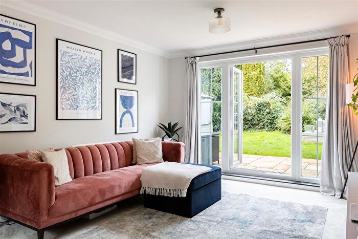 4 Bedroom Detached House For Sale In Buxton Place, Caterham, CR3