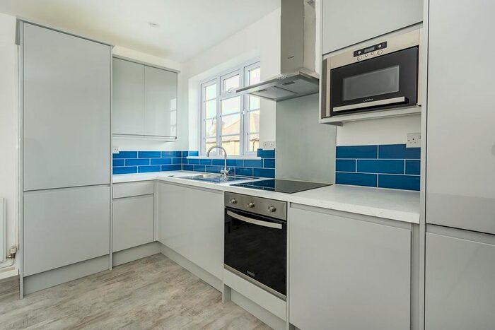 1 Bedroom Maisonette To Rent In Cherrywood Court, Cambridge Road, TW11