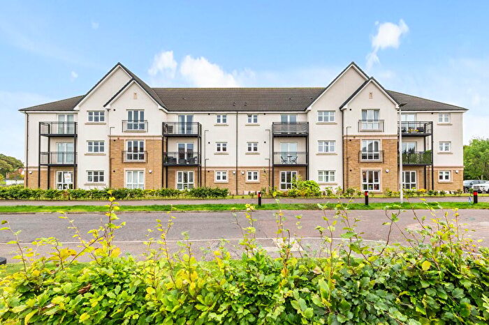 2 Bedroom Flat For Sale In Ferniesyde Court, Falkirk, FK2