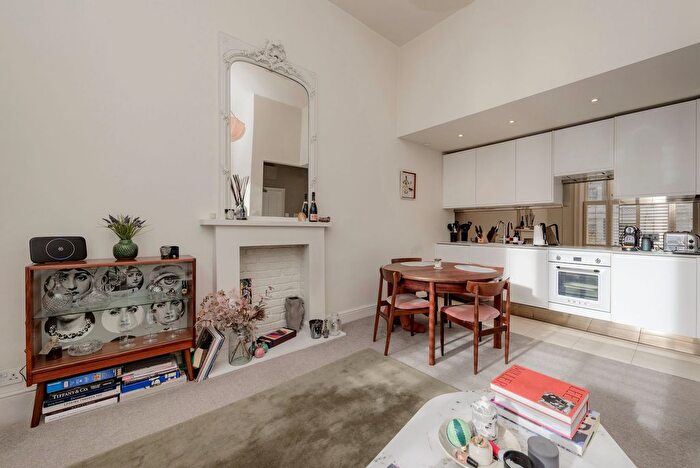 1 Bedroom Flat For Sale In Bassett Road, London, W10