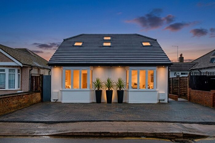 5 Bedroom Detached House For Sale In Sunnydene Avenue, Ruislip, HA4