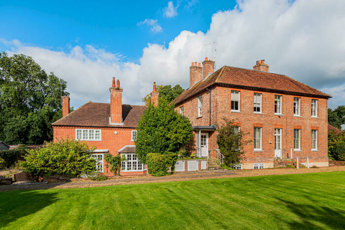 3 Bedroom Apartment For Sale In Croft Lane, Crondall, Farnham, GU10