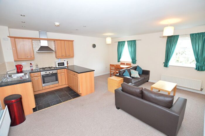 2 Bedroom Flat To Rent In Cedar Apartments, Wakefield, WF1