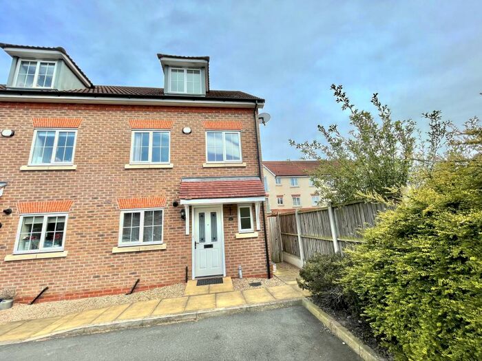 4 Bedroom Semi-Detached House To Rent In Rhodfa'r Llyn, Saltney, Chester, CH4