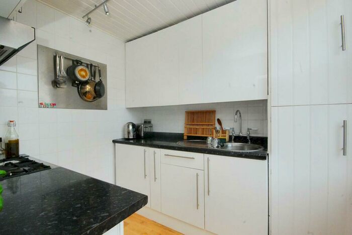 1 Bedroom Flat To Rent In Hartham Road, Islington, London, N7