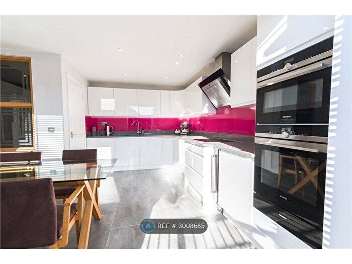 3 Bedroom Terraced House To Rent In Rambures Close, Warwick, CV34