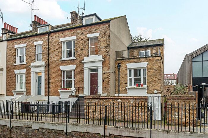 2 Bedroom Flat For Sale In Cambridge Grove, Hammersmith, London, W6