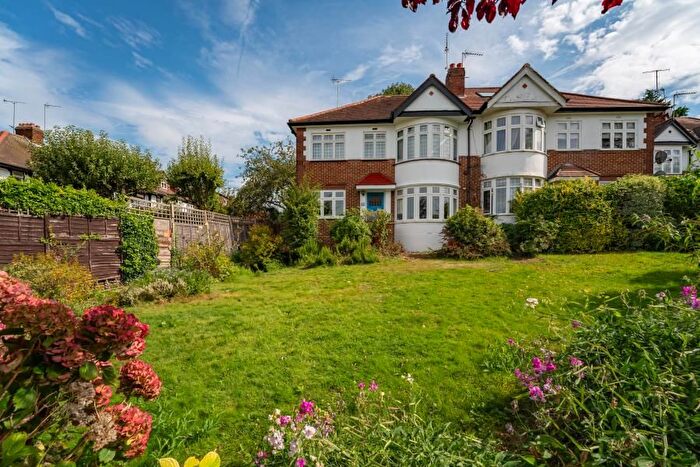 2 Bedroom Flat To Rent In Sandall Close, Ealing, W5